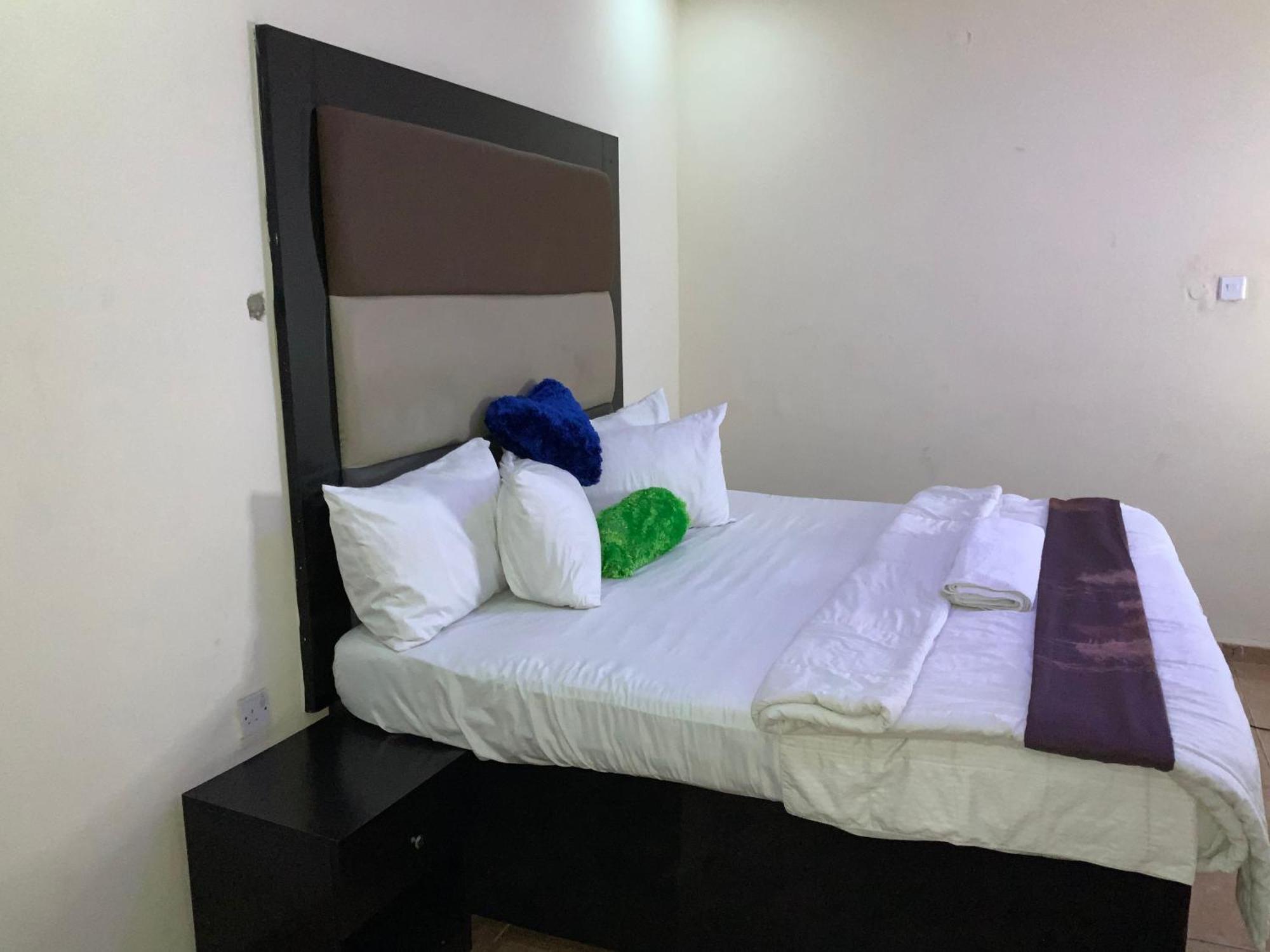 Senators Suites And Towers Hotel Omole Exterior foto
