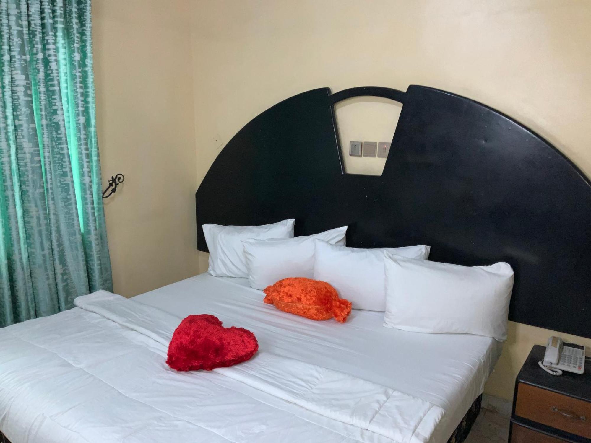 Senators Suites And Towers Hotel Omole Exterior foto